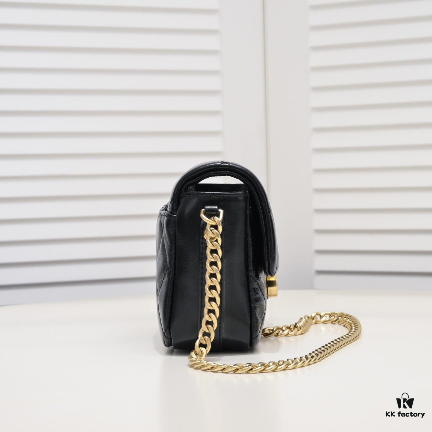 6930547cf09edb6de4c4f11f Mini Chanel 23P Large Hardware Logo Bag