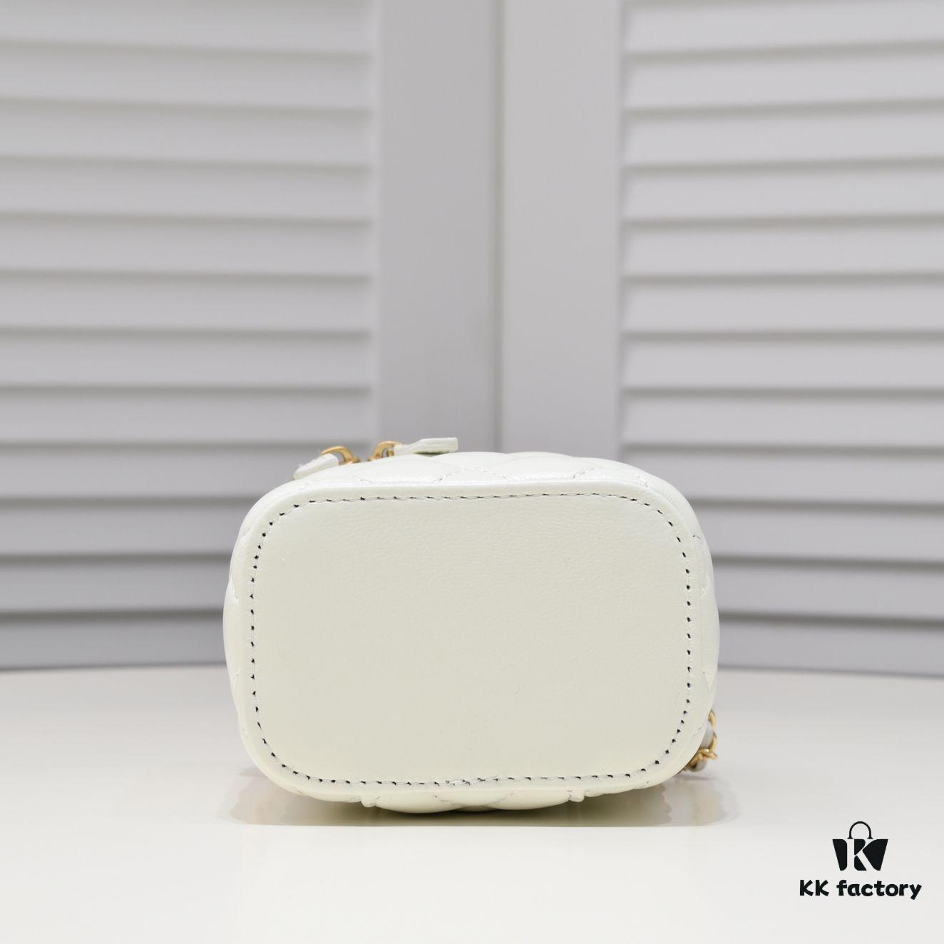 Chanel 2021 Autumn-Winter New Arrival Handheld Makeup Case Mini Storage Box