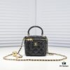 693054b8f09edb6de4c4f158 Chanel 2021 Fall/Winter New Arrival Handheld Makeup Pouch Small Storage Box