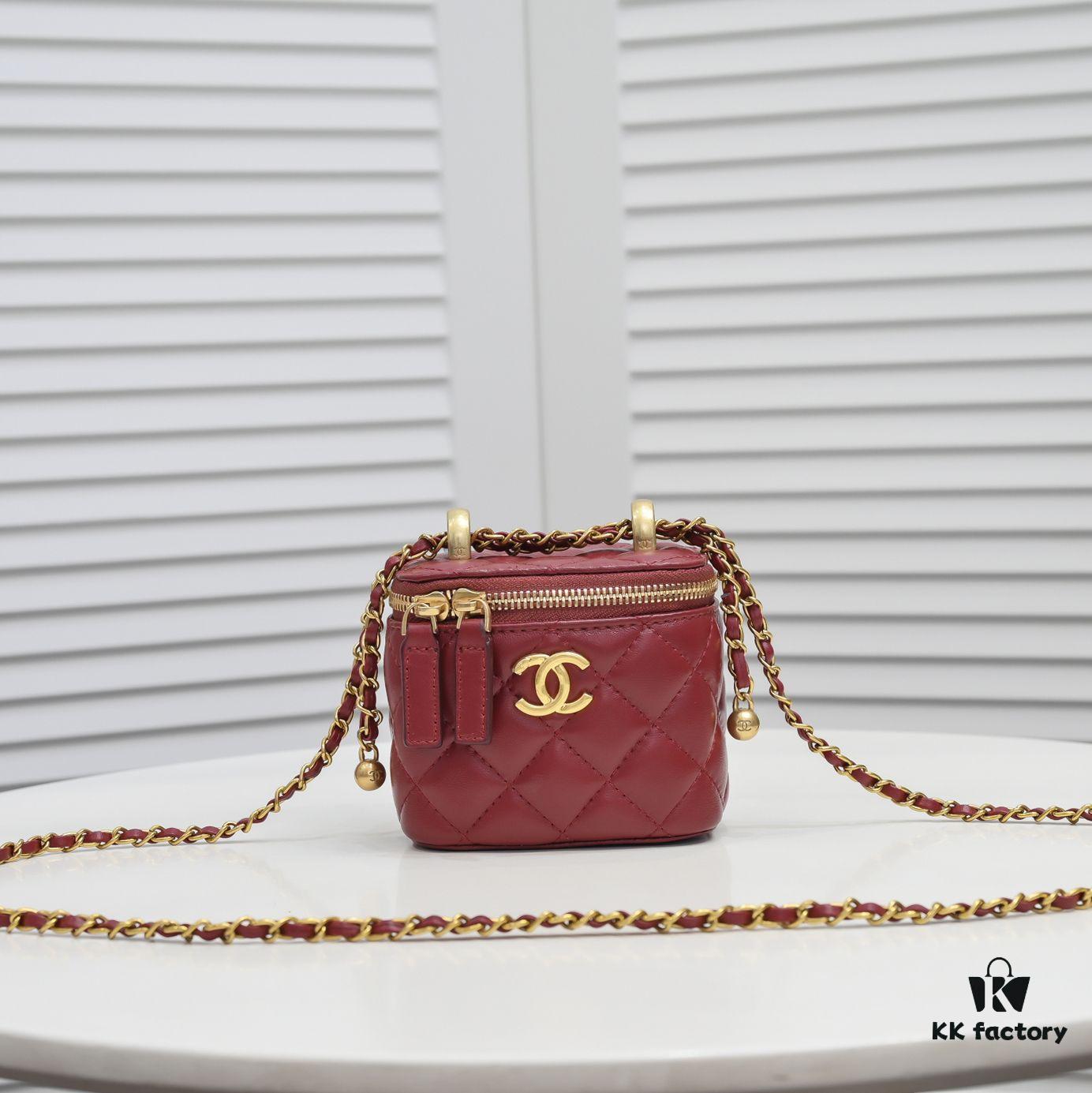 693054c1f09edb6de4c4f161 Chanel 2021 Fall/Winter New Arrival Handheld Makeup Pouch, Compact Storage Box, Authentic Hardware, Adjustable Shoulder Strap, Premium Imported Lambskin