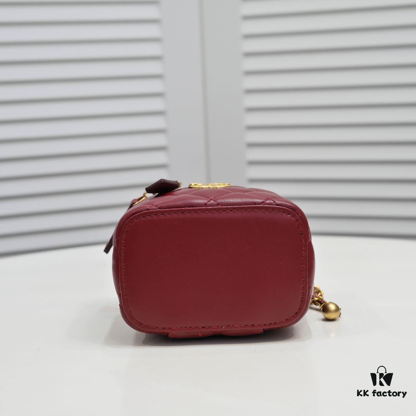 693054c3f09edb6de4c4f163 Chanel 2021 Fall/Winter New Arrival Handheld Makeup Pouch, Compact Storage Box, Authentic Hardware, Adjustable Shoulder Strap, Premium Imported Lambskin