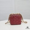 693054c4f09edb6de4c4f164 Chanel 2021 Fall/Winter New Arrival Handheld Makeup Pouch, Compact Storage Box, Authentic Hardware, Adjustable Shoulder Strap, Premium Imported Lambskin