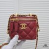 693054c6f09edb6de4c4f167 Chanel 2021 Fall/Winter New Arrival Handheld Makeup Pouch, Compact Storage Box, Authentic Hardware, Adjustable Shoulder Strap, Premium Imported Lambskin