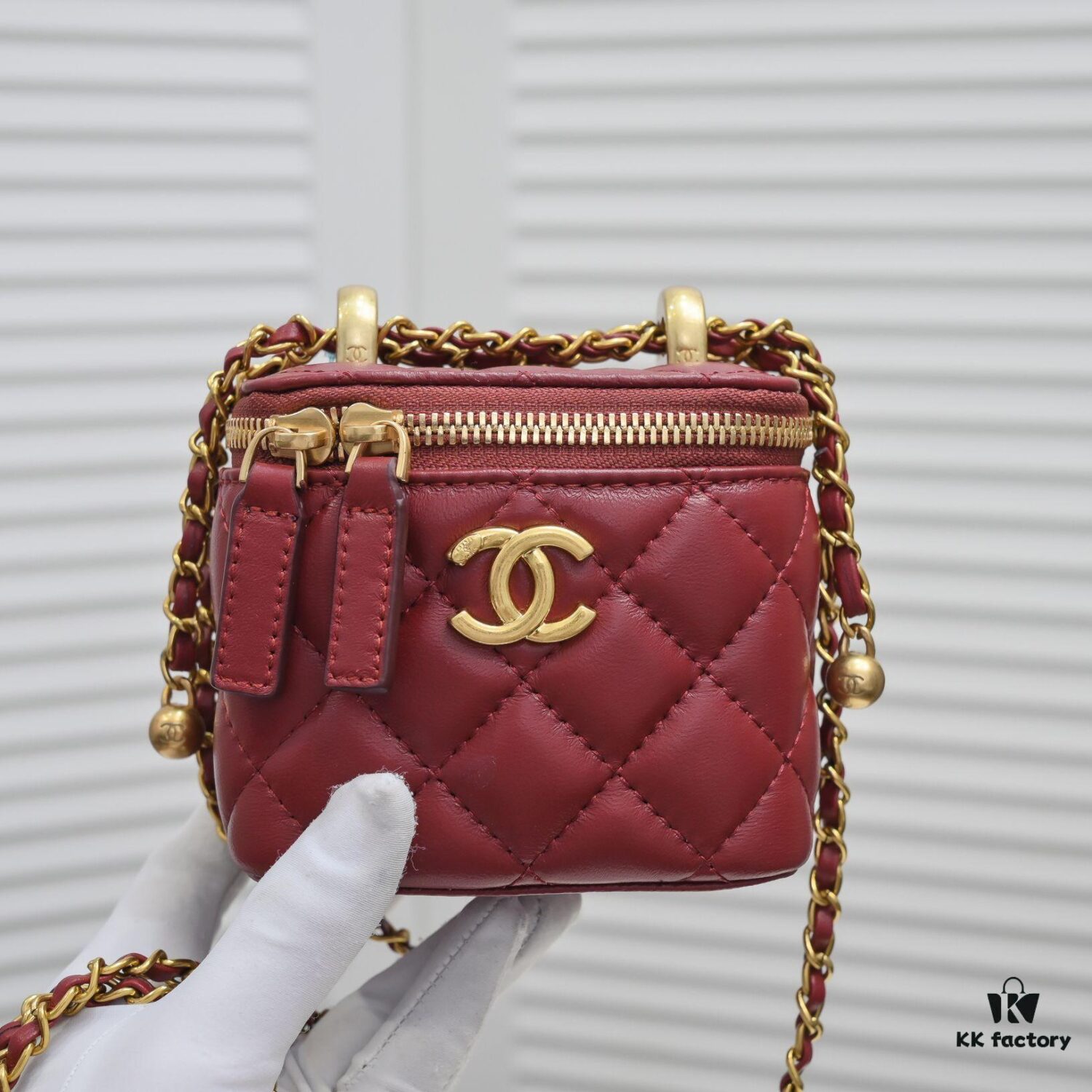 693054c6f09edb6de4c4f167 Chanel 2021 Fall/Winter New Arrival Handheld Makeup Pouch, Compact Storage Box, Authentic Hardware, Adjustable Shoulder Strap, Premium Imported Lambskin
