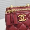 693054c9f09edb6de4c4f168 Chanel 2021 Fall/Winter New Arrival Handheld Makeup Pouch, Compact Storage Box, Authentic Hardware, Adjustable Shoulder Strap, Premium Imported Lambskin