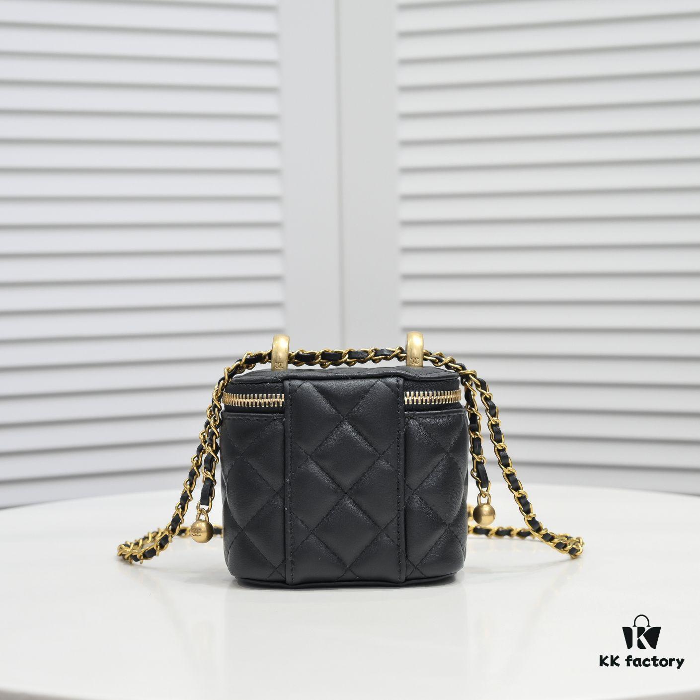 693054c9f09edb6de4c4f16a Chanel 2021 Fall/Winter New Arrival Mini Cosmetic Handheld Box, Compact Storage Pouch, Authentic Hardware, Adjustable Strap, Imported Lambskin, Perfect for On-the-Go Touch-Ups and Stylish Daily Accessory