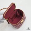 693054caf09edb6de4c4f16c Chanel 2021 Fall/Winter New Arrival Handheld Makeup Pouch, Compact Storage Box, Authentic Hardware, Adjustable Shoulder Strap, Premium Imported Lambskin