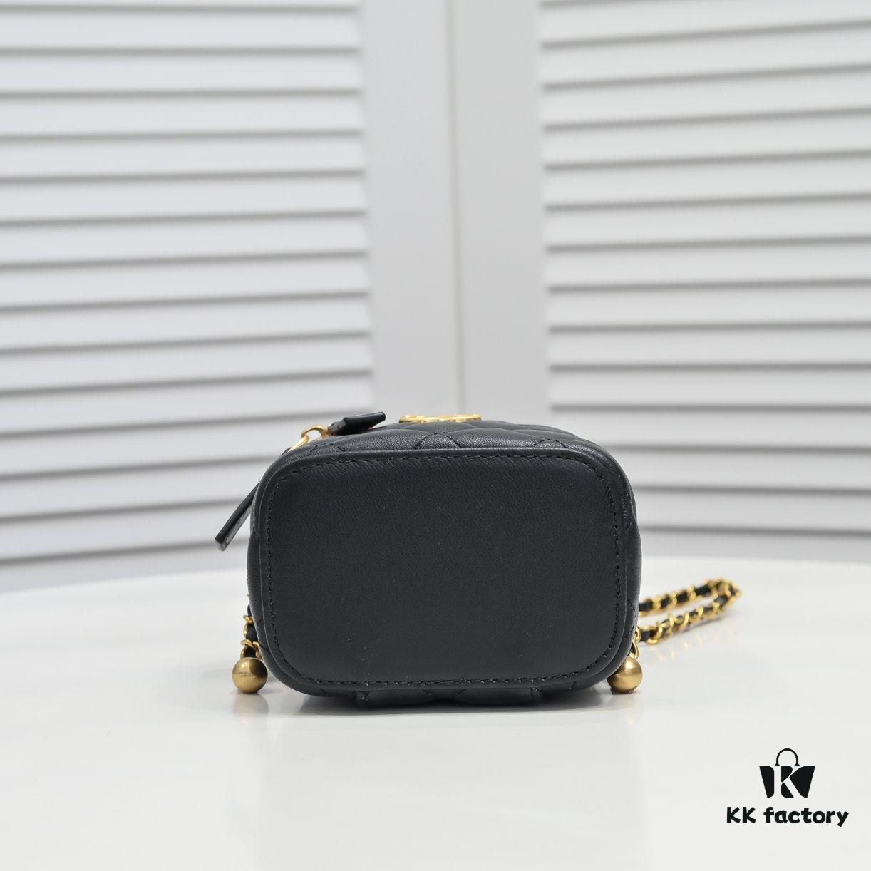 693054cdf09edb6de4c4f16e Chanel 2021 Fall/Winter New Arrival Mini Cosmetic Handheld Box, Compact Storage Pouch, Authentic Hardware, Adjustable Strap, Imported Lambskin, Perfect for On-the-Go Touch-Ups and Stylish Daily Accessory