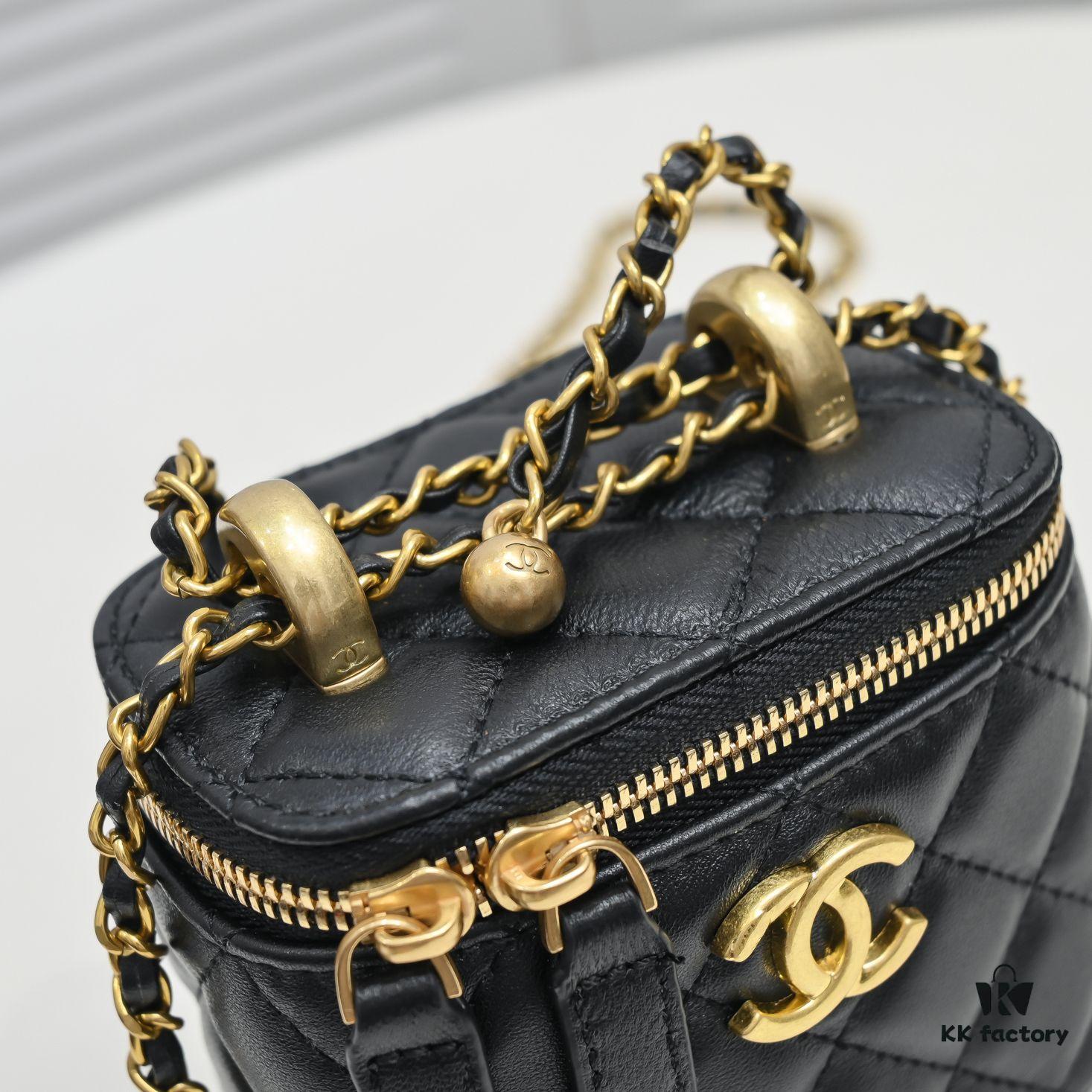 693054cef09edb6de4c4f16f Chanel 2021 Fall/Winter New Arrival Mini Cosmetic Handheld Box, Compact Storage Pouch, Authentic Hardware, Adjustable Strap, Imported Lambskin, Perfect for On-the-Go Touch-Ups and Stylish Daily Accessory