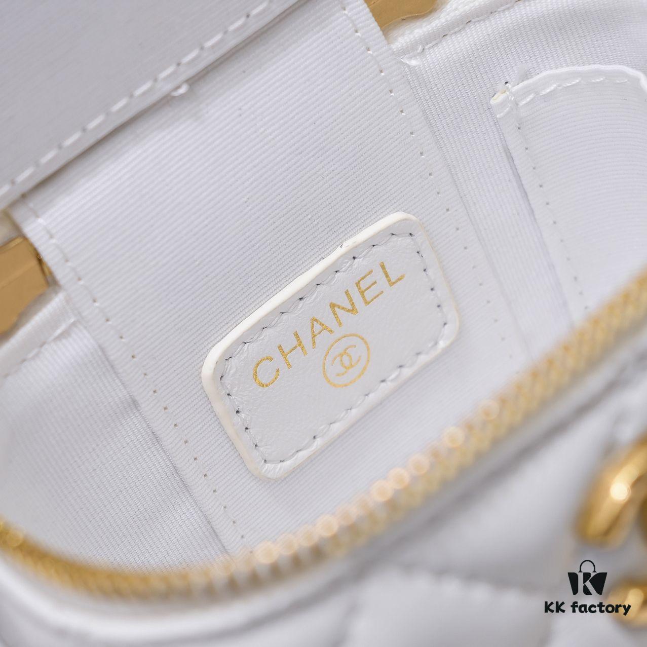 Chanel 2021 Fall/Winter New Arrival Handheld Makeup Pouch, Compact Storage Box, Authentic Hardware, Adjustable Strap, Premium Imported Lamb Leather