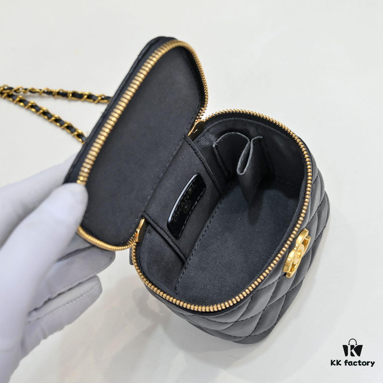 693054ecf09edb6de4c4f18b Chanel 2021 Fall/Winter New Arrival Mini Cosmetic Handheld Box, Compact Storage Pouch, Authentic Hardware, Adjustable Strap, Imported Lambskin, Perfect for On-the-Go Touch-Ups and Stylish Daily Accessory