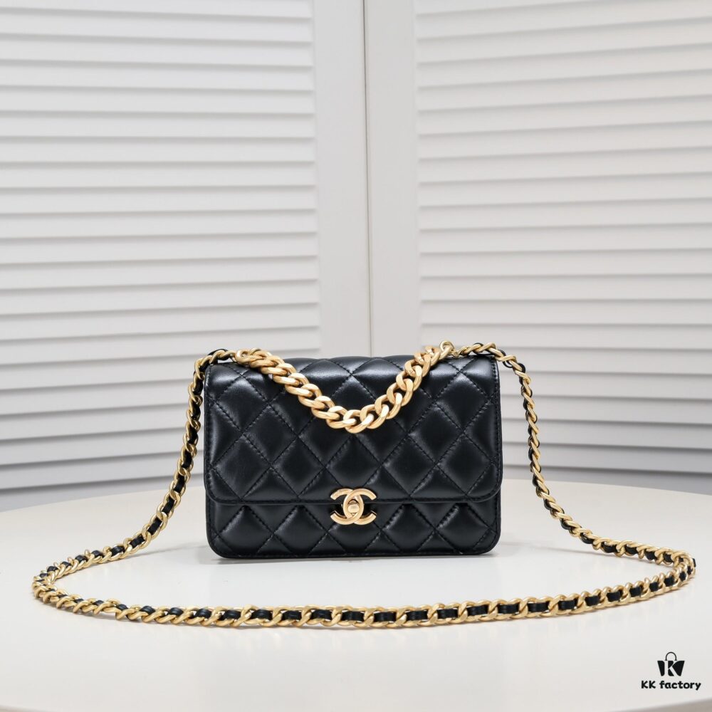 693054edf09edb6de4c4f18e Chanel Should Be This Way: More Structured and Refined with a Laid-Back Elegance