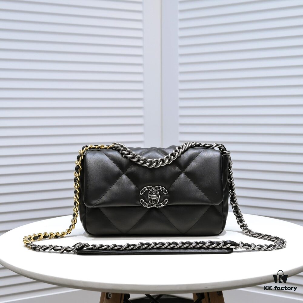 69305503f09edb6de4c4f1ab Black Small Chanel Latest Bestseller Just Arrived 📣📣 Same as Boutique, Genuine Imported Calfskin Leather 🐂 Super Soft Touch, Excellent Fit, Can Be Carried by Hand, on Shoulder or Crossbody, Fully Showcasing Women's Elegant Charm 💃 Act Now!