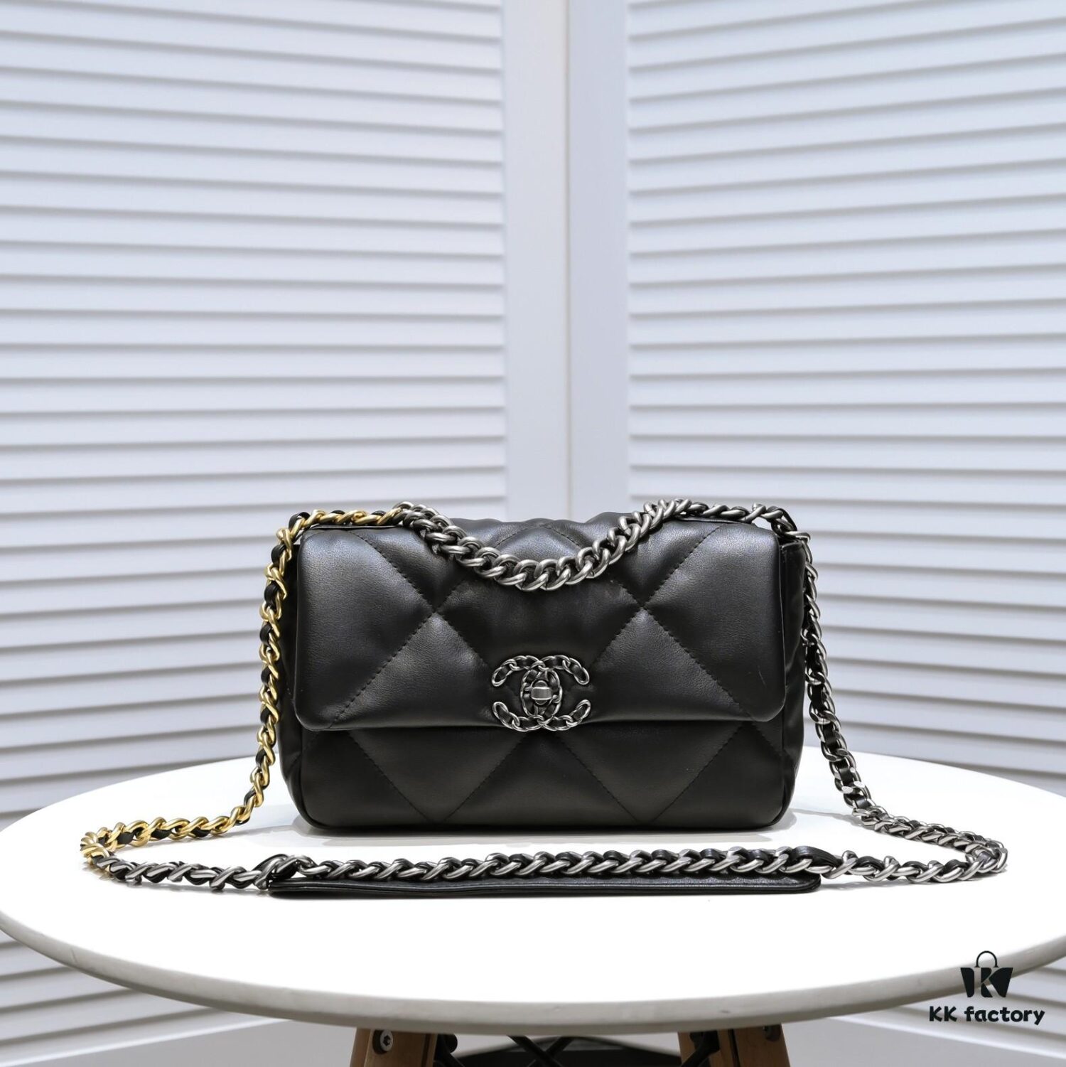 69305503f09edb6de4c4f1ab Black Small Chanel Latest Bestseller Just Arrived 📣📣 Same as Boutique, Genuine Imported Calfskin Leather 🐂 Super Soft Touch, Excellent Fit, Can Be Carried by Hand, on Shoulder or Crossbody, Fully Showcasing Women's Elegant Charm 💃 Act Now!