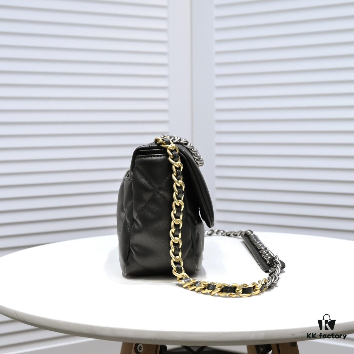 69305503f09edb6de4c4f1ae Black Small Chanel Latest Bestseller Just Arrived 📣📣 Same as Boutique, Genuine Imported Calfskin Leather 🐂 Super Soft Touch, Excellent Fit, Can Be Carried by Hand, on Shoulder or Crossbody, Fully Showcasing Women's Elegant Charm 💃 Act Now!