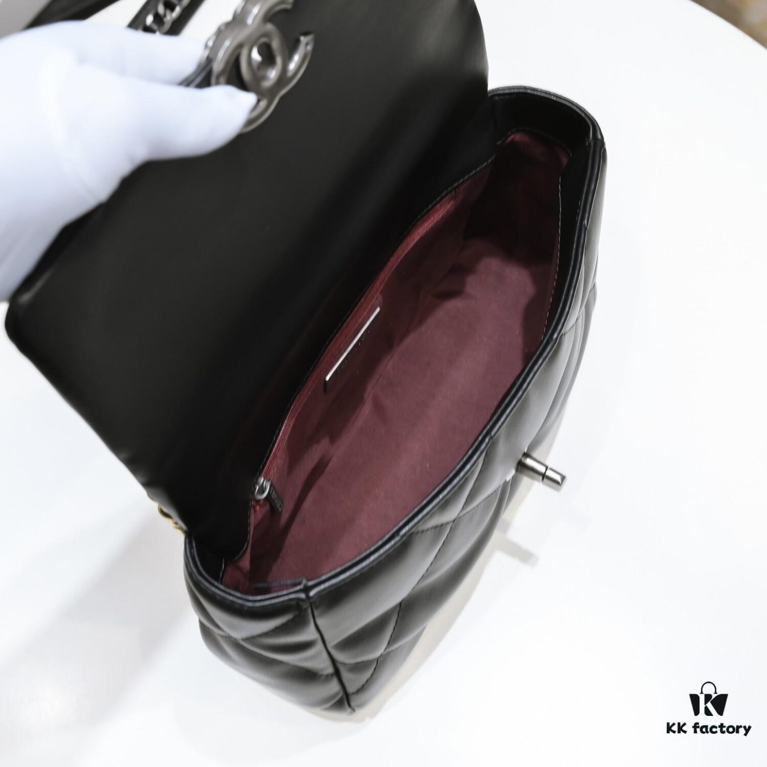 69305507f09edb6de4c4f1b1 Black Small Chanel Latest Bestseller Just Arrived 📣📣 Same as Boutique, Genuine Imported Calfskin Leather 🐂 Super Soft Touch, Excellent Fit, Can Be Carried by Hand, on Shoulder or Crossbody, Fully Showcasing Women's Elegant Charm 💃 Act Now!