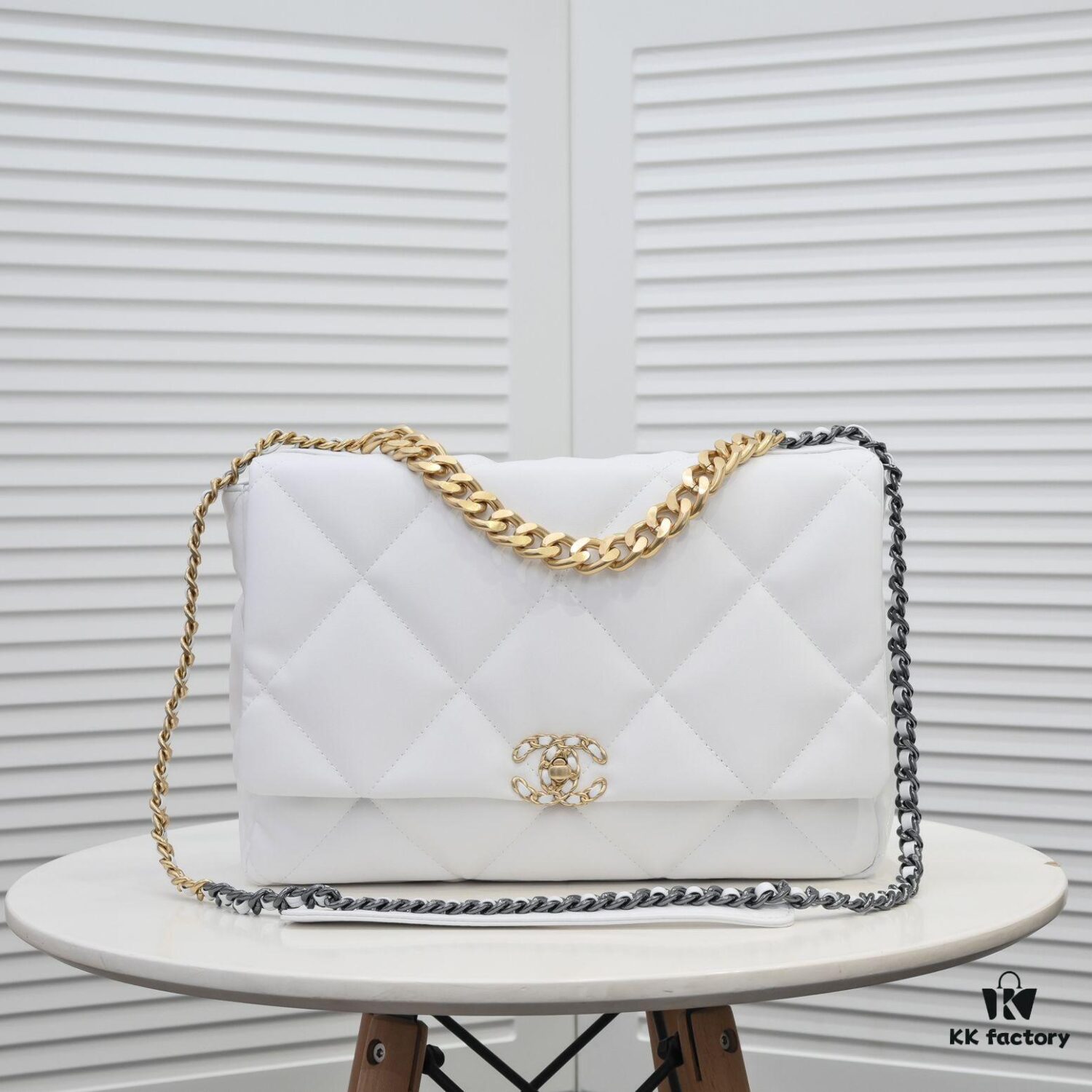 6930552bf09edb6de4c4f1e1 Pure White Large Size Chanel Latest Bestseller Just Released 📣📣 Same as Boutique, Imported Cowhide Leather 🐂, Extremely Soft Touch, Superb Fit, Can Be Carried by Hand, on Shoulder or Crossbody, Fully Showcasing Women's Elegant Charm 💃 Hurry and Grab Yours Now