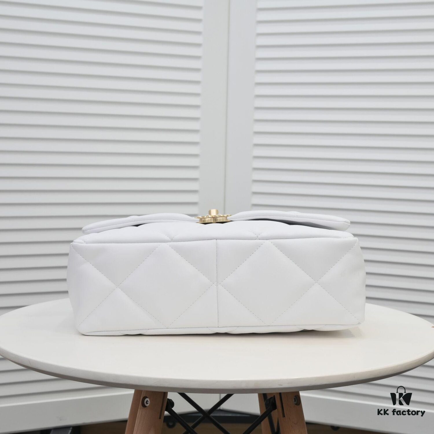 6930552cf09edb6de4c4f1e2 Pure White Large Size Chanel Latest Bestseller Just Released 📣📣 Same as Boutique, Imported Cowhide Leather 🐂, Extremely Soft Touch, Superb Fit, Can Be Carried by Hand, on Shoulder or Crossbody, Fully Showcasing Women's Elegant Charm 💃 Hurry and Grab Yours Now