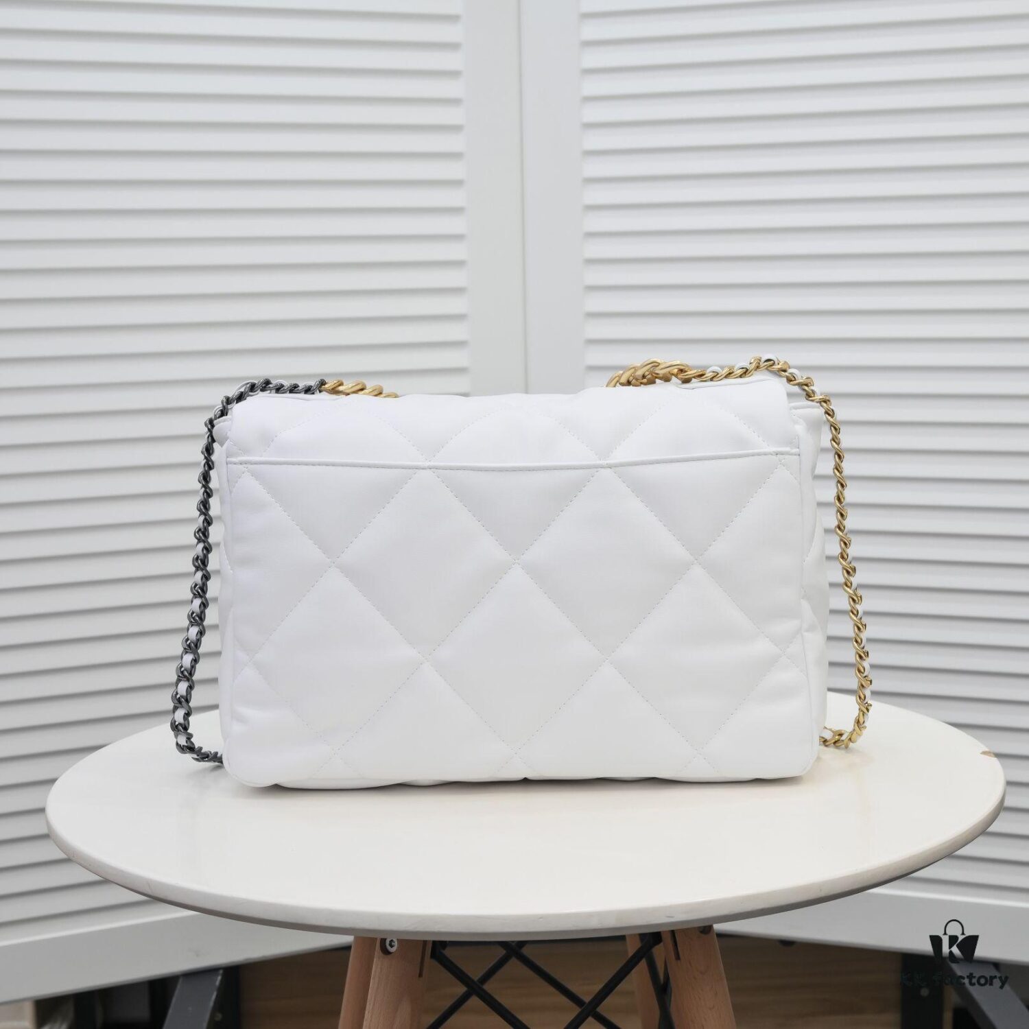 6930552cf09edb6de4c4f1e4 Pure White Large Size Chanel Latest Bestseller Just Released 📣📣 Same as Boutique, Imported Cowhide Leather 🐂, Extremely Soft Touch, Superb Fit, Can Be Carried by Hand, on Shoulder or Crossbody, Fully Showcasing Women's Elegant Charm 💃 Hurry and Grab Yours Now