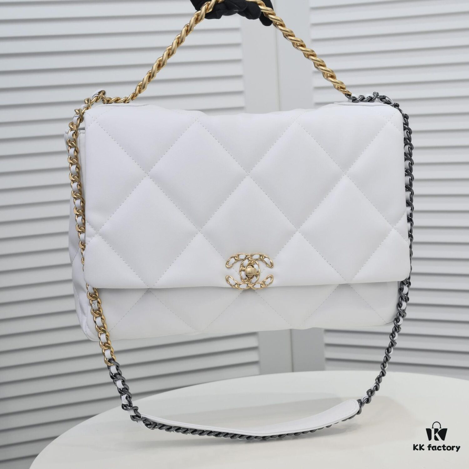 6930552cf09edb6de4c4f1e5 Pure White Large Size Chanel Latest Bestseller Just Released 📣📣 Same as Boutique, Imported Cowhide Leather 🐂, Extremely Soft Touch, Superb Fit, Can Be Carried by Hand, on Shoulder or Crossbody, Fully Showcasing Women's Elegant Charm 💃 Hurry and Grab Yours Now