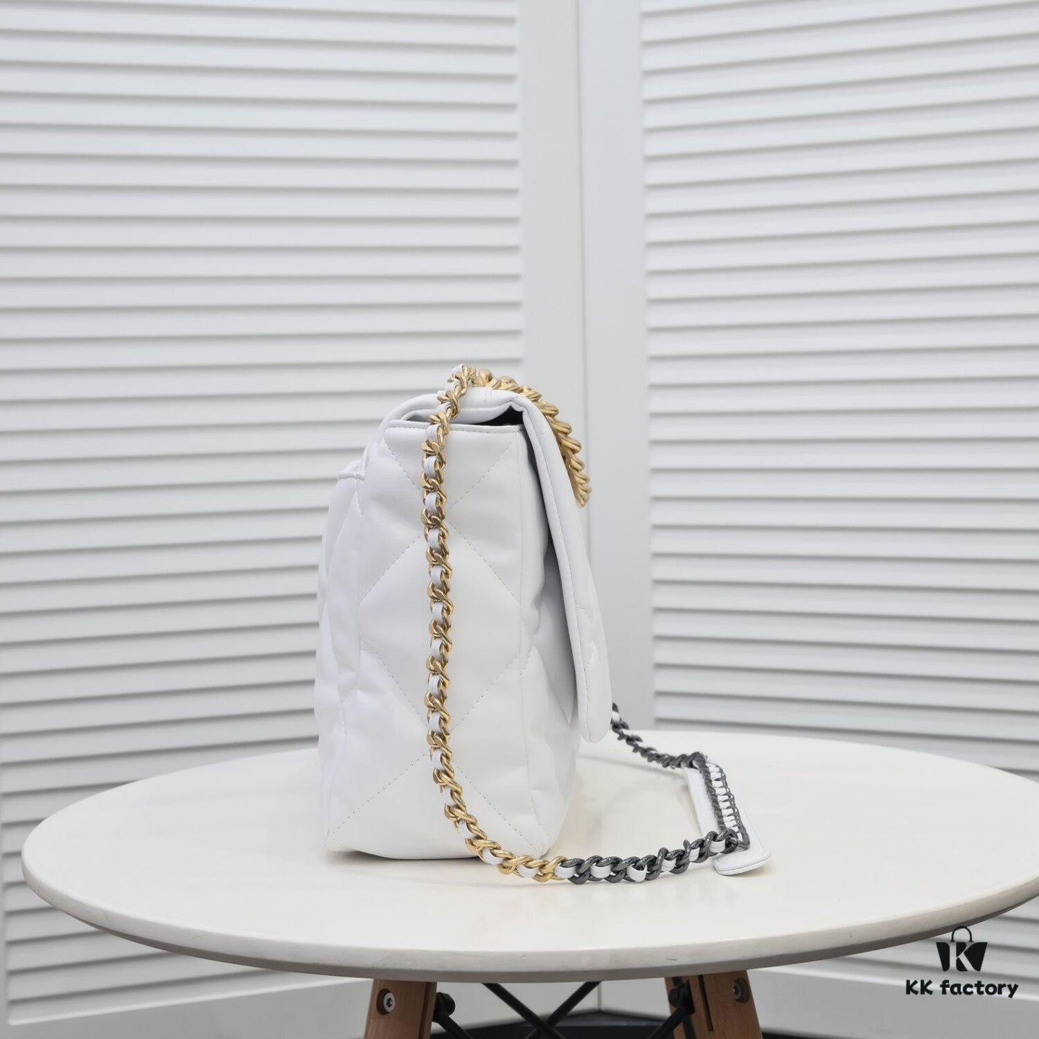 6930552ef09edb6de4c4f1e9 Pure White Large Size Chanel Latest Bestseller Just Released 📣📣 Same as Boutique, Imported Cowhide Leather 🐂, Extremely Soft Touch, Superb Fit, Can Be Carried by Hand, on Shoulder or Crossbody, Fully Showcasing Women's Elegant Charm 💃 Hurry and Grab Yours Now