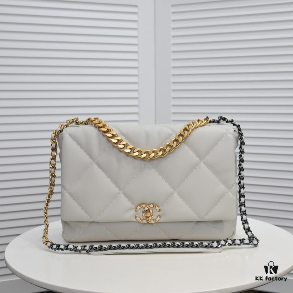 Off-white Large Chanel Latest Bestseller Release 📣📣 Same as Boutique, Imported Cowhide Leather with Super Soft Touch