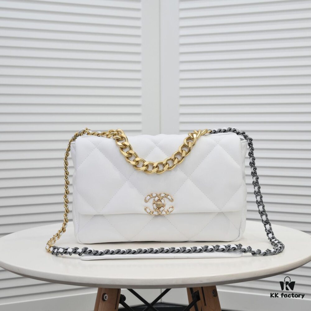 Pure White Medium-Sized Chanel Latest Bestseller - Now Available 📣📣 Same as Boutique, Imported Calfskin Leather 🐂, Extremely Soft to the Touch