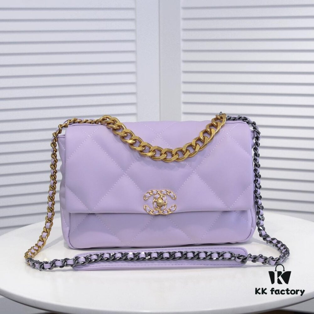 Purple Medium-Sized Chanel Latest Bestseller Release 📣📣 Synchronized with Counter, Premium Imported Calfskin Leather 🐂, Extremely Soft Texture