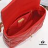 Large Red Medium-Sized Chanel Latest Bestseller Now Available 📣📣 Synchronized with Counter Release🤭 Premium Imported Calfskin 🐂 Extremely Soft Touch. Excellent Fit, Can Be Carried by Hand, on Shoulder, or Crossbody, Fully Showcasing Women's Elegant Charm 💃 Act Now!