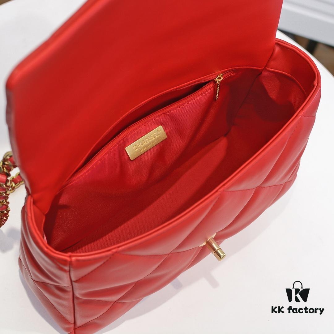 Large Red Medium-Sized Chanel Latest Bestseller Now Available 📣📣 Synchronized with Counter Release🤭 Premium Imported Calfskin 🐂 Extremely Soft Touch. Excellent Fit, Can Be Carried by Hand, on Shoulder, or Crossbody, Fully Showcasing Women's Elegant Charm 💃 Act Now!