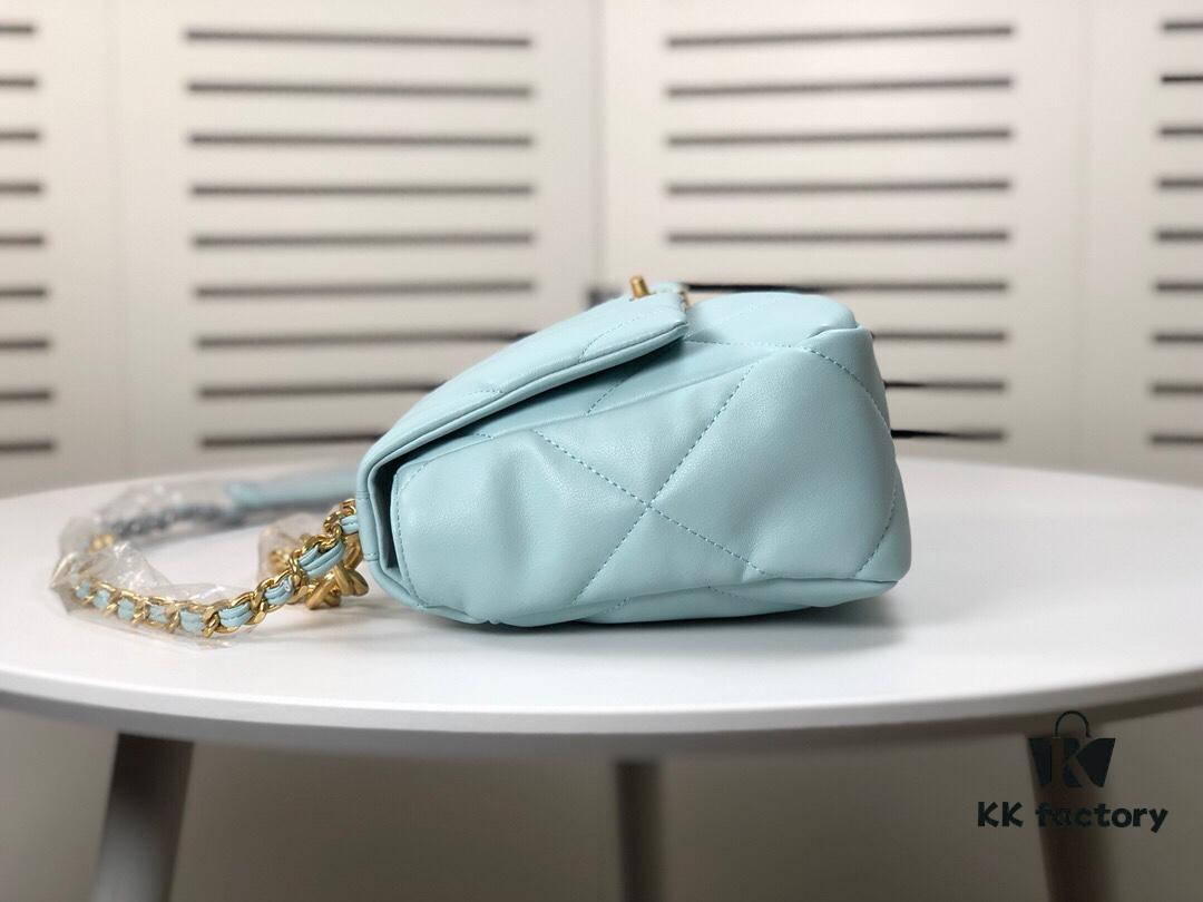 Mint Green Medium Size Chanel Latest Bestseller Release 📣📣 Synchronized with Counter, Imported Calfskin 🐂 Extremely Soft Texture