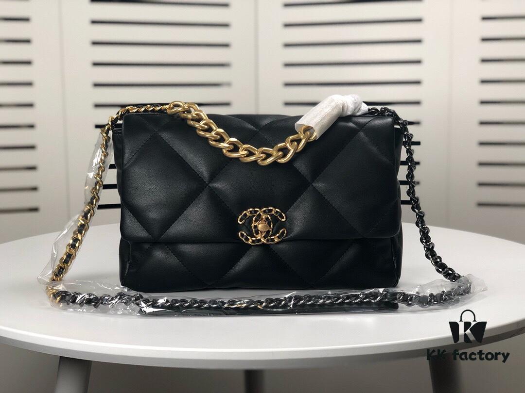 6930557ff09edb6de4c4f27a Black Medium-Sized Chanel Latest Bestseller - Now Available