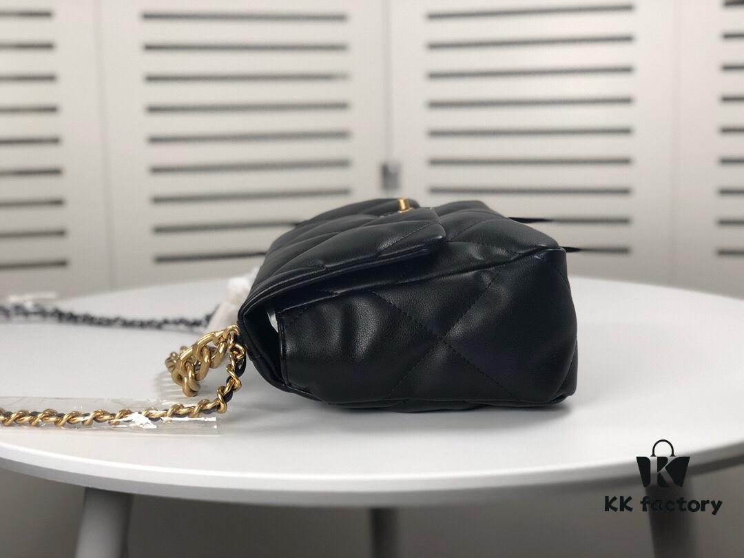 6930557ff09edb6de4c4f27b Black Medium-Sized Chanel Latest Bestseller - Now Available