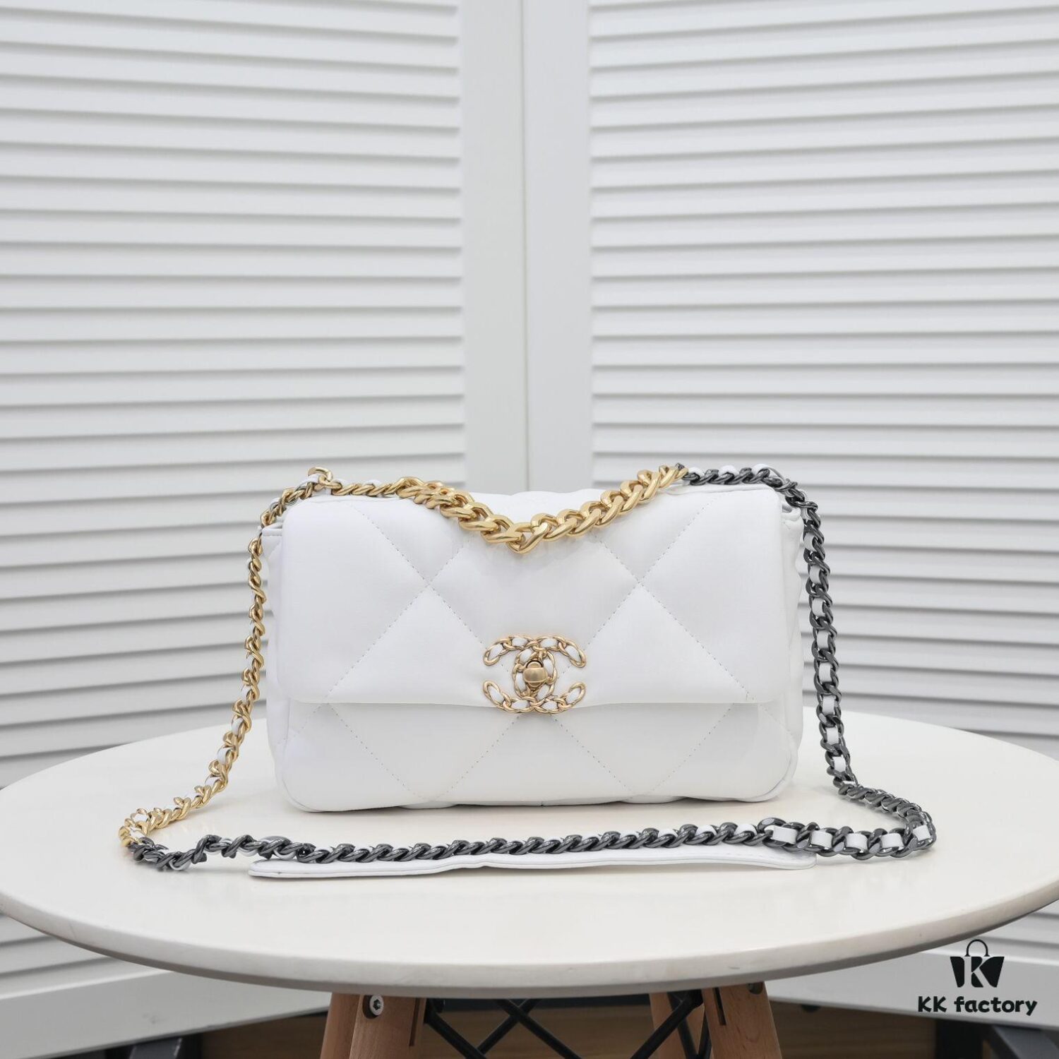 6930559df09edb6de4c4f2ad Pure White Small Size Chanel Latest Bestseller Release 📣📣 Synchronized with Counter, Premium Imported Calfskin Leather, Extremely Soft Touch