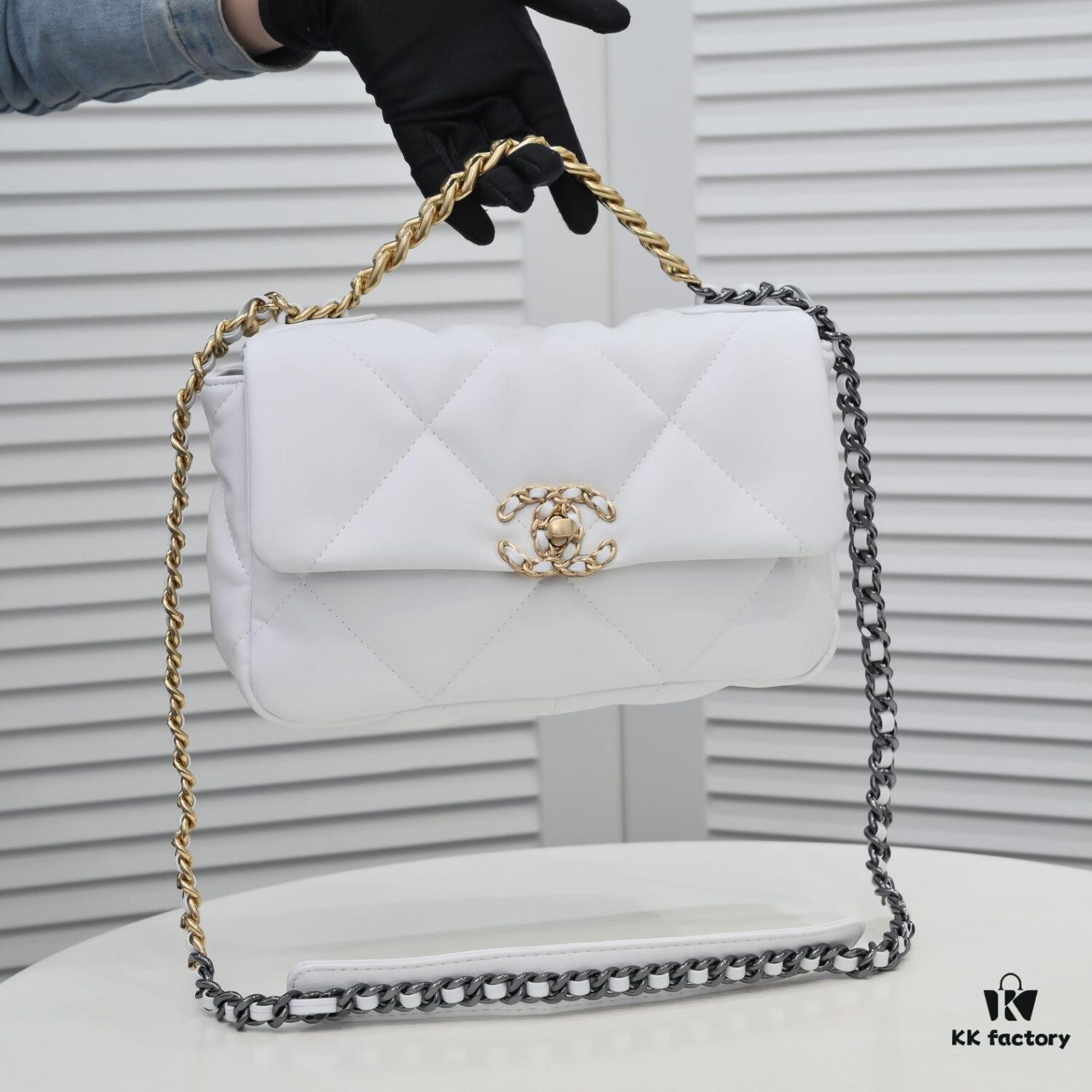 693055a2f09edb6de4c4f2b2 Pure White Small Size Chanel Latest Bestseller Release 📣📣 Synchronized with Counter, Premium Imported Calfskin Leather, Extremely Soft Touch