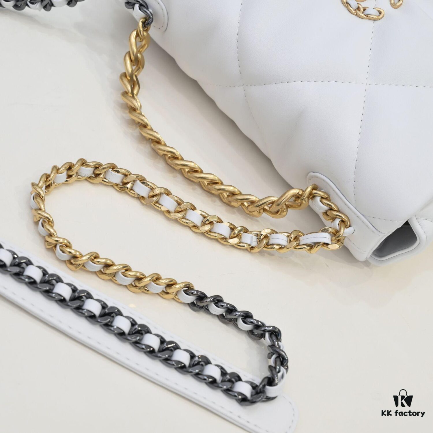 693055a2f09edb6de4c4f2b4 Pure White Small Size Chanel Latest Bestseller Release 📣📣 Synchronized with Counter, Premium Imported Calfskin Leather, Extremely Soft Touch