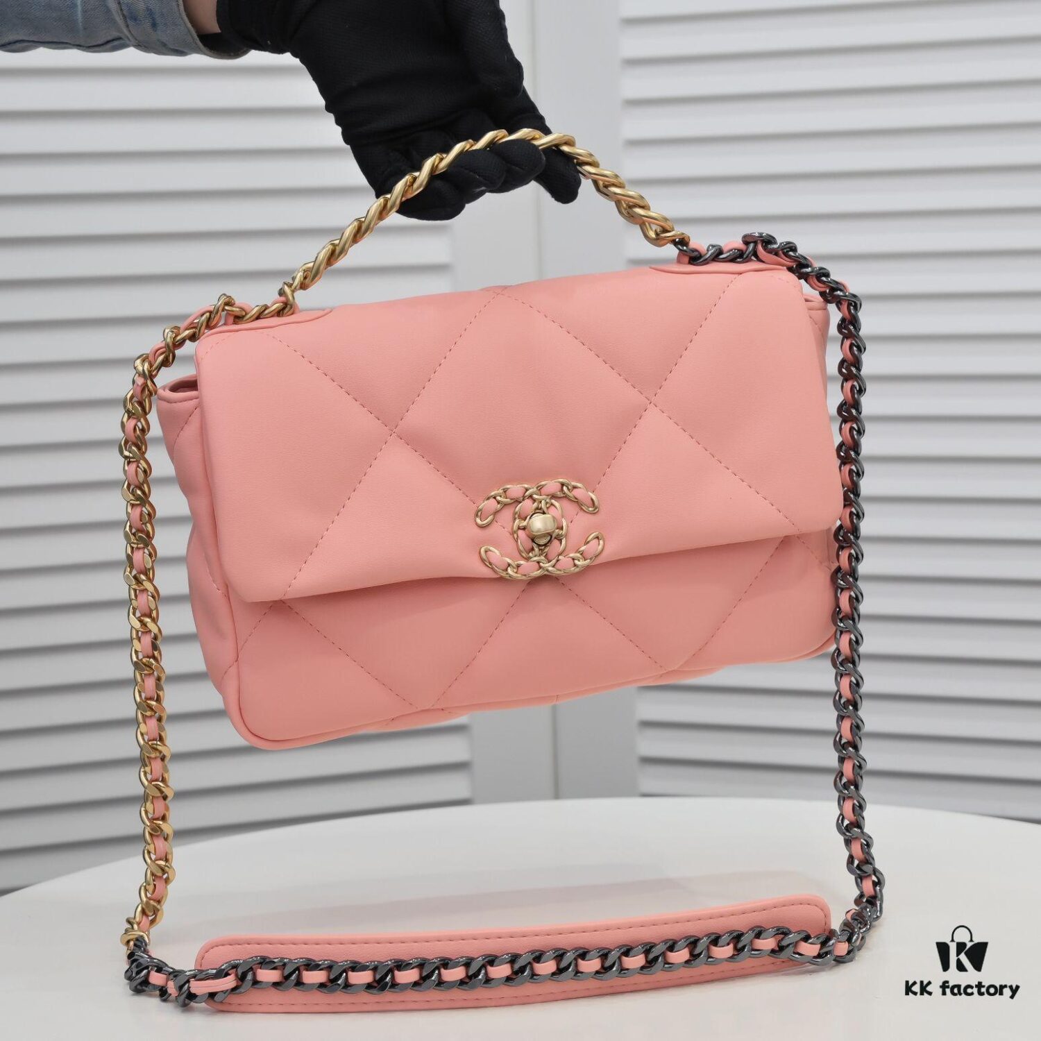 693055a7f09edb6de4c4f2ba Pink Mini Chanel Latest Bestseller Release 📣📣 Synchronized with Counter, Imported Calfskin Leather 🐂 Exceptionally Soft Touch, Superb Fit, Can Be Carried by Hand, on Shoulder or Crossbody, Fully Showcasing Women's Elegant Charm 💃 Act Now