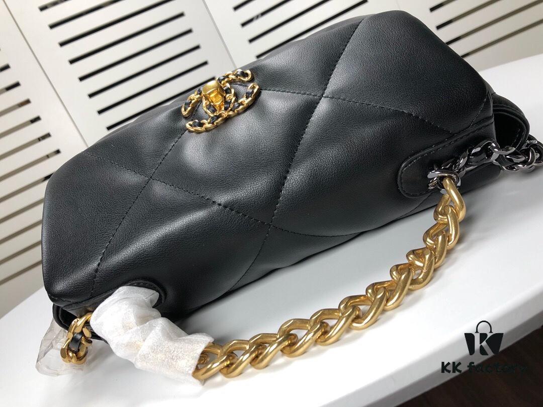 Black Small Size Chanel Latest Bestseller Release 📣📣 Synchronized with Boutique, Imported Calfskin Leather 🐂 Exceptionally Soft Touch