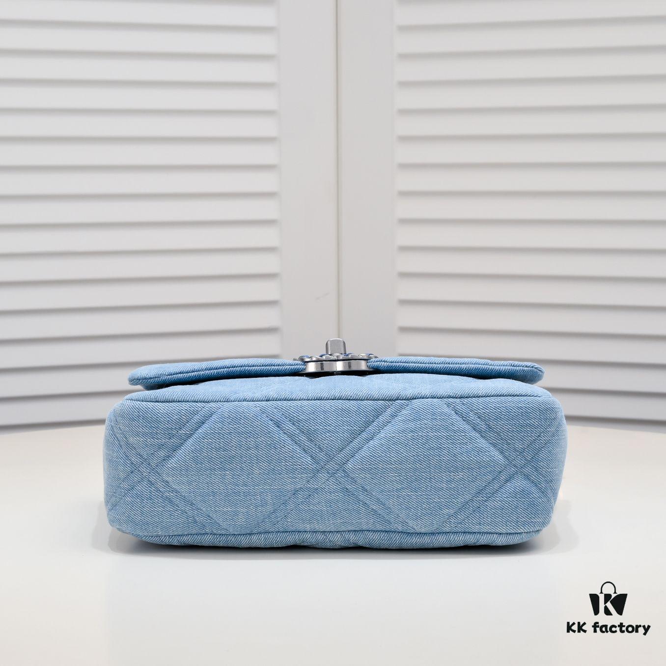 693055c4f09edb6de4c4f2f0 Chanel 22p Spring-Summer Collection New 19Bag Denim Light Blue Sand Silver Hardware