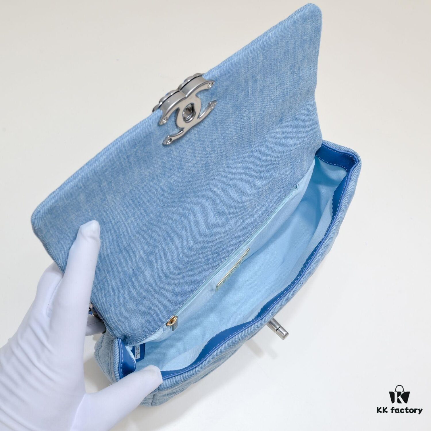 693055c9f09edb6de4c4f2f7 Chanel 22p Spring-Summer Collection New 19Bag Denim Light Blue Sand Silver Hardware