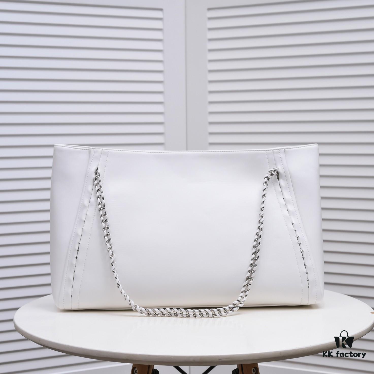 693055cef09edb6de4c4f2fd Chanel A2021 New Arrival Tote Bag from the Haute Couture Collection