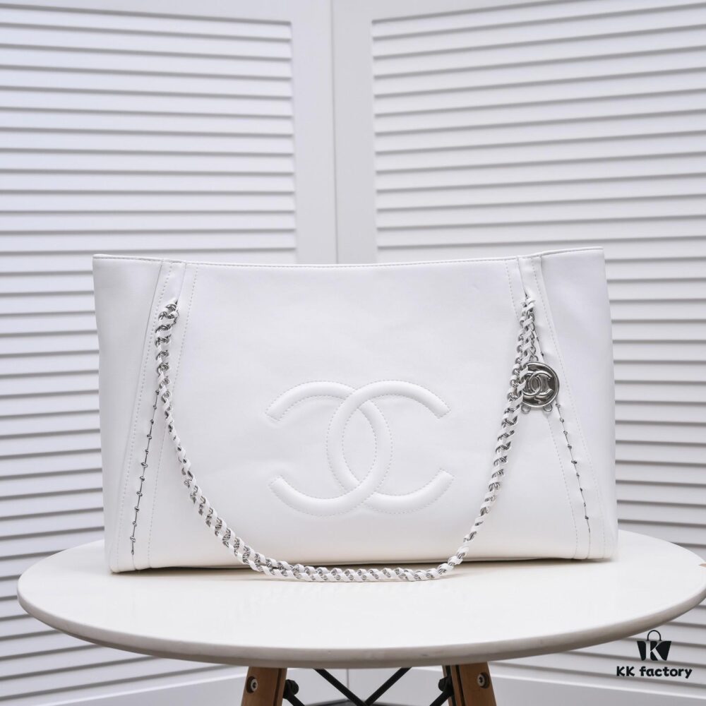 693055d0f09edb6de4c4f2ff Chanel A2021 New Arrival Tote Bag from the Haute Couture Collection