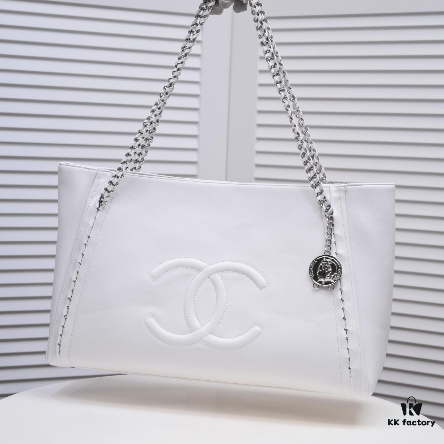 693055d1f09edb6de4c4f301 Chanel A2021 New Arrival Tote Bag from the Haute Couture Collection