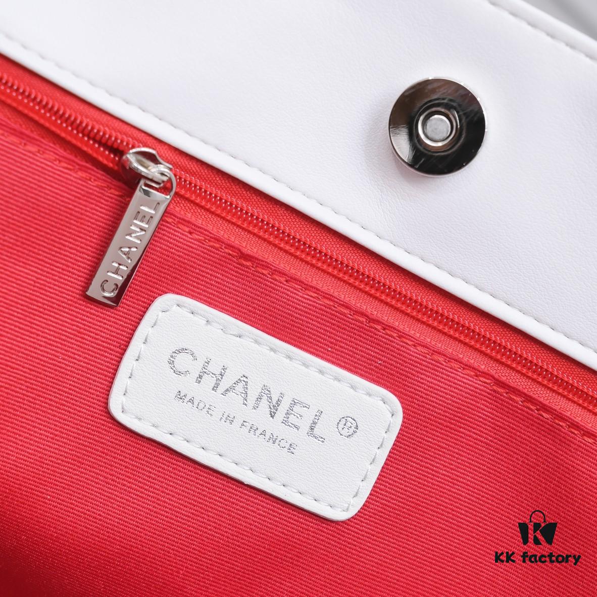693055d4f09edb6de4c4f305 Chanel A2021 New Arrival Tote Bag from the Haute Couture Collection