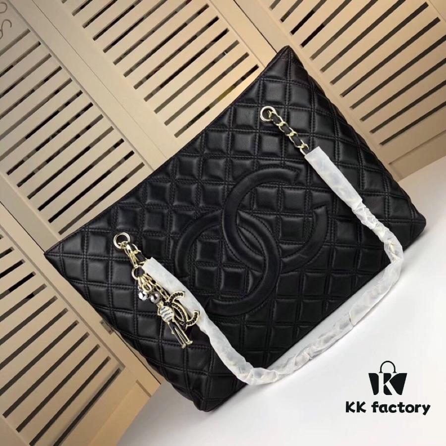 693055e1f09edb6de4c4f315 Chanel Robot Pendant Zipper Tote Bag Soft Lambskin Shopping Bag with Double C Logo