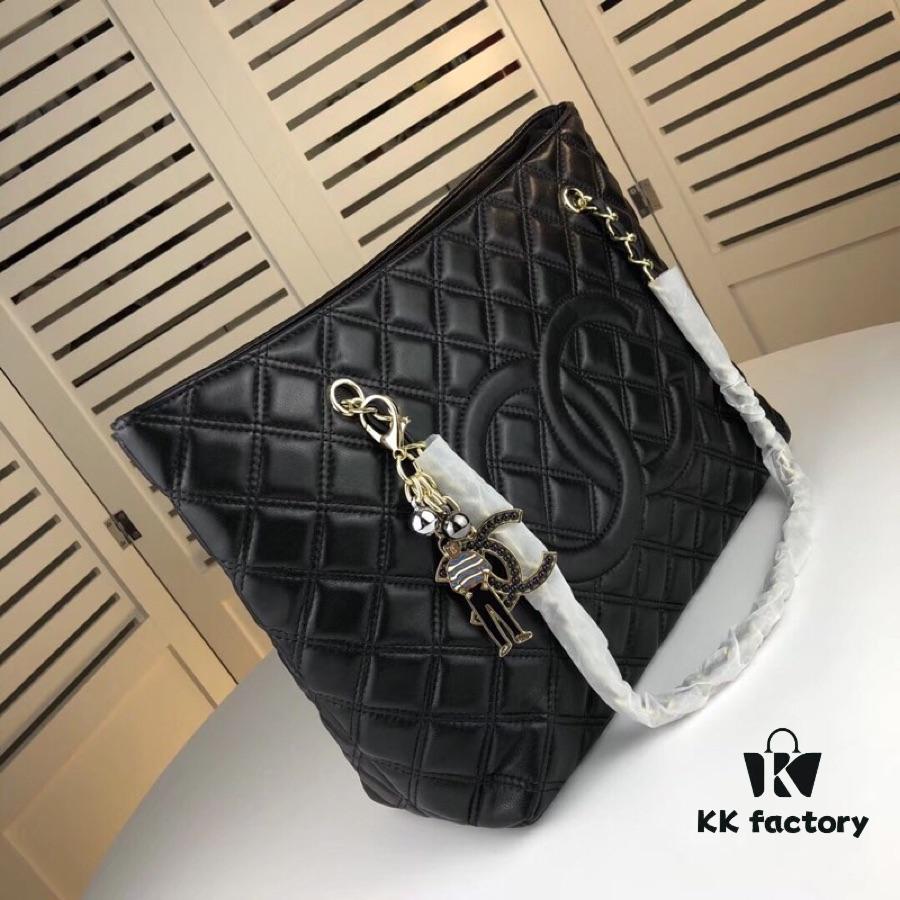 693055e2f09edb6de4c4f317 Chanel Robot Pendant Zipper Tote Bag Soft Lambskin Shopping Bag with Double C Logo
