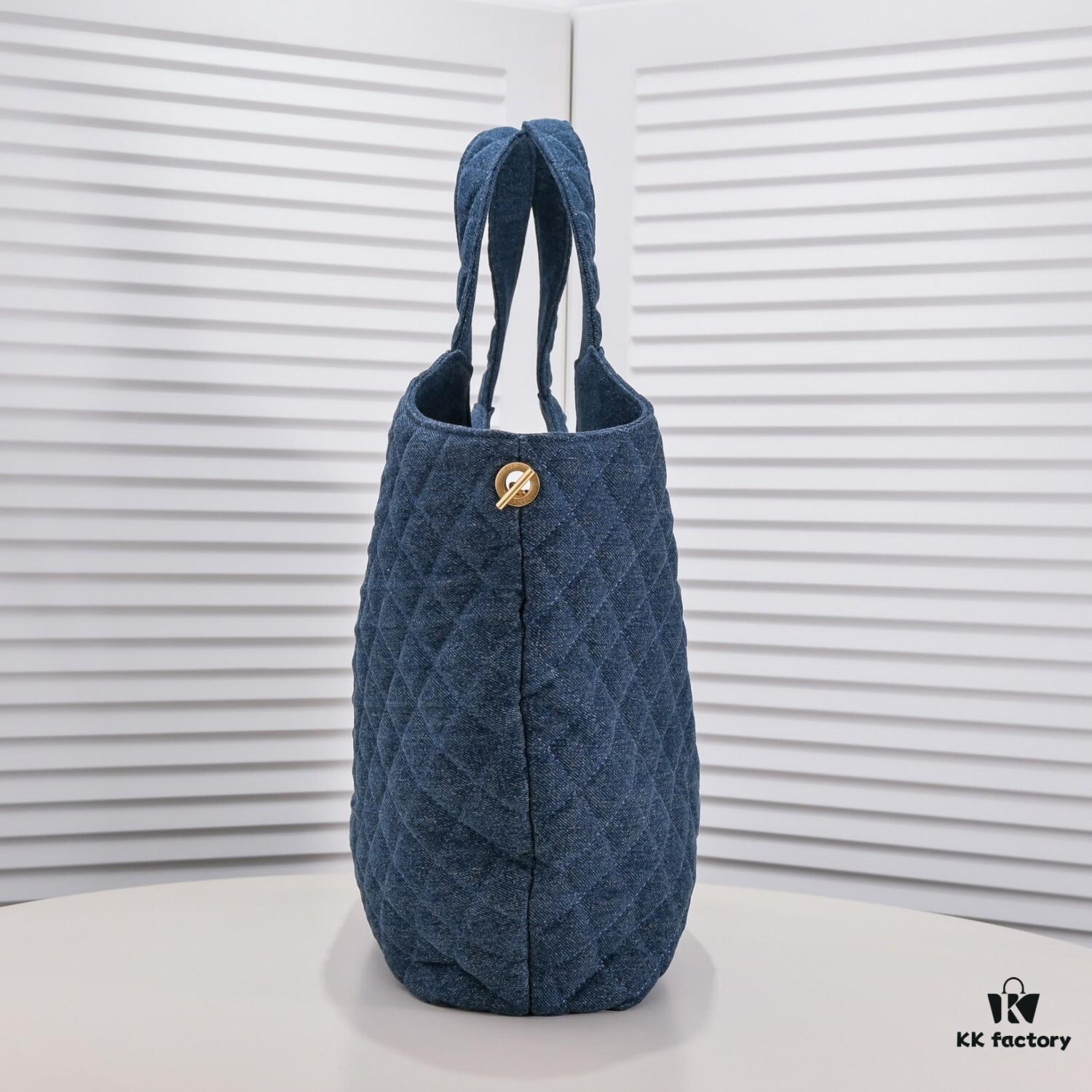 693055f0f09edb6de4c4f32f CHANEL Introduces the Icare Bag: A Spacious and Stylish Solution for Modern Life