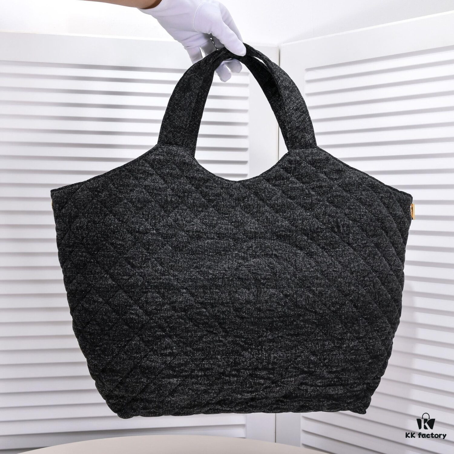 CHANEL Icare Bag: A Spacious and Stylish Solution for Everyday Life