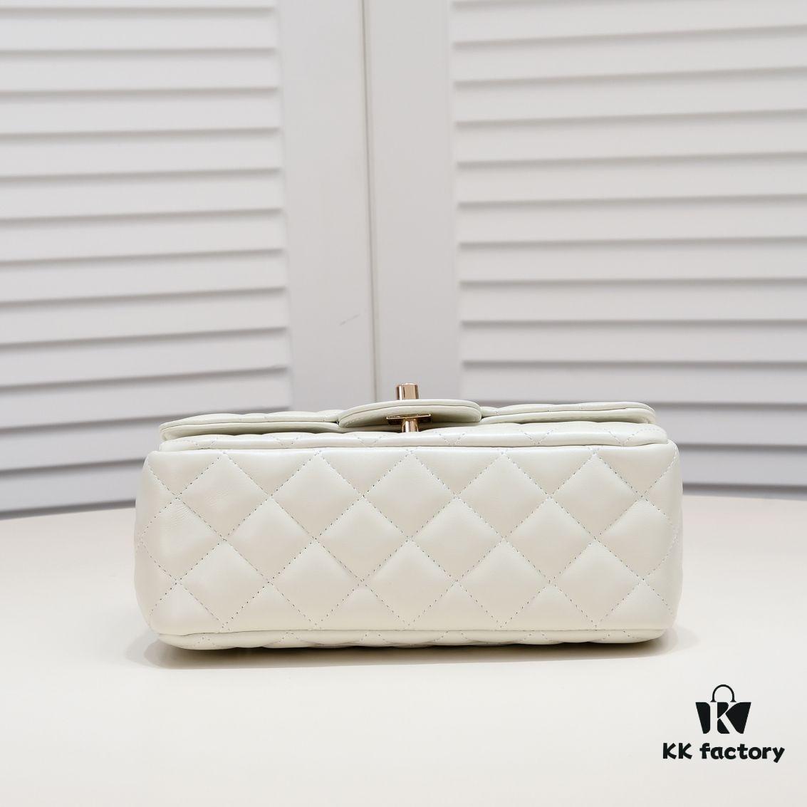 69305625f09edb6de4c4f390 Large Size 🦋 Chanel 🖤 23A Diamond Handle CF Mini, Early Release and Already Secured 💎