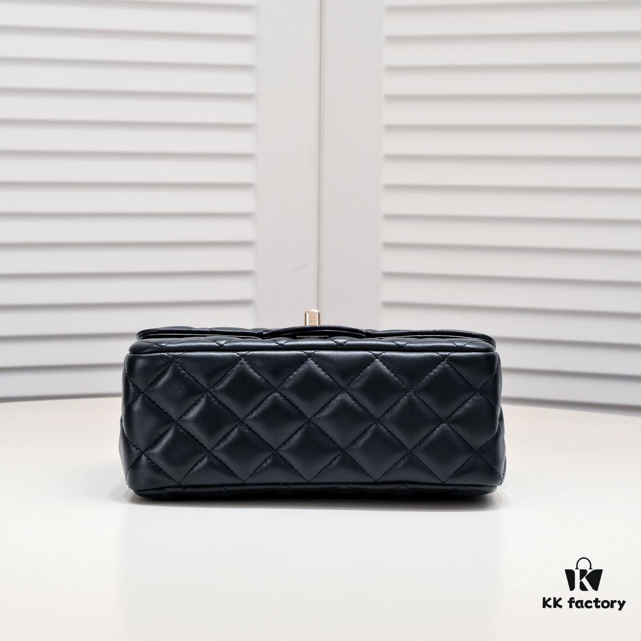 Large Size 🦋 Chanel 🖤 23A Diamond Handle CF Mini, Early Release Available 💎